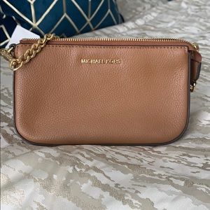 Michael Kors almost NEW, medium chain pouchette